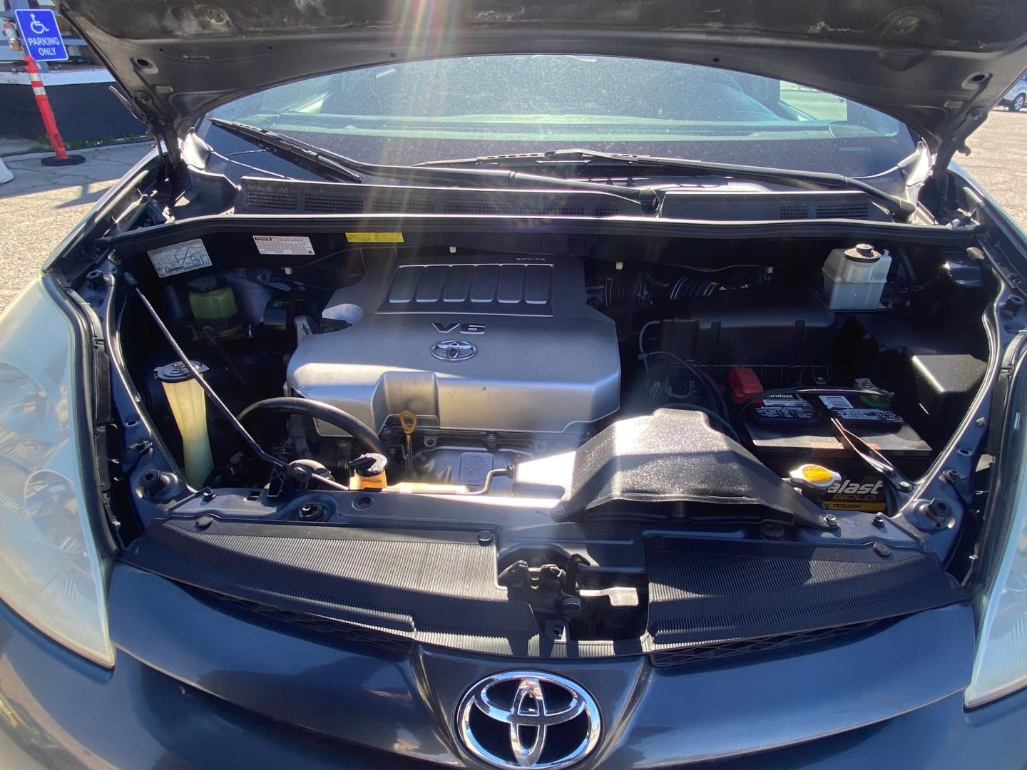 2009 Toyota Sienna CE FWD 7-Passenger (5TDZK23C59S) with an 3.5L V6 EFI DOHC 24V engine, 5-Speed Automatic transmission, located at 44356 Date Ave., Lancaster, CA, 93534, (661) 945-6555, 34.688919, -118.139374 - Photo#5